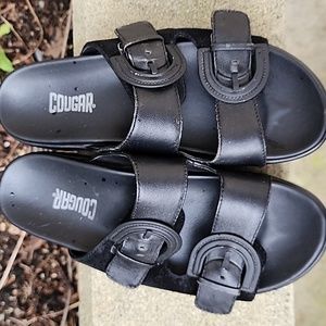 Cougar big buckle black leather slide sandals sz 9